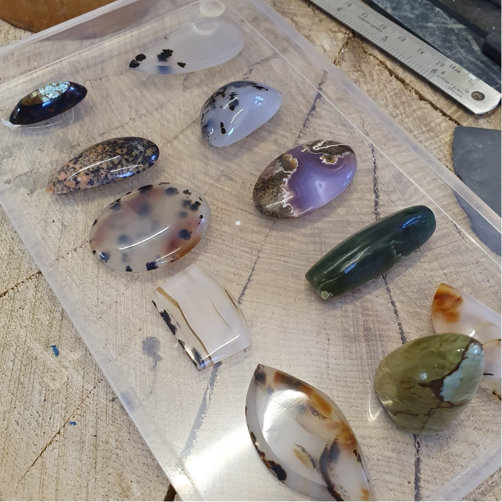 One to One Stone Cutting Workshop: Cabochons and Rough Form Stones (Farnham Workshop) Weekends or Weekdays – Flexible Booking (4 hour session)