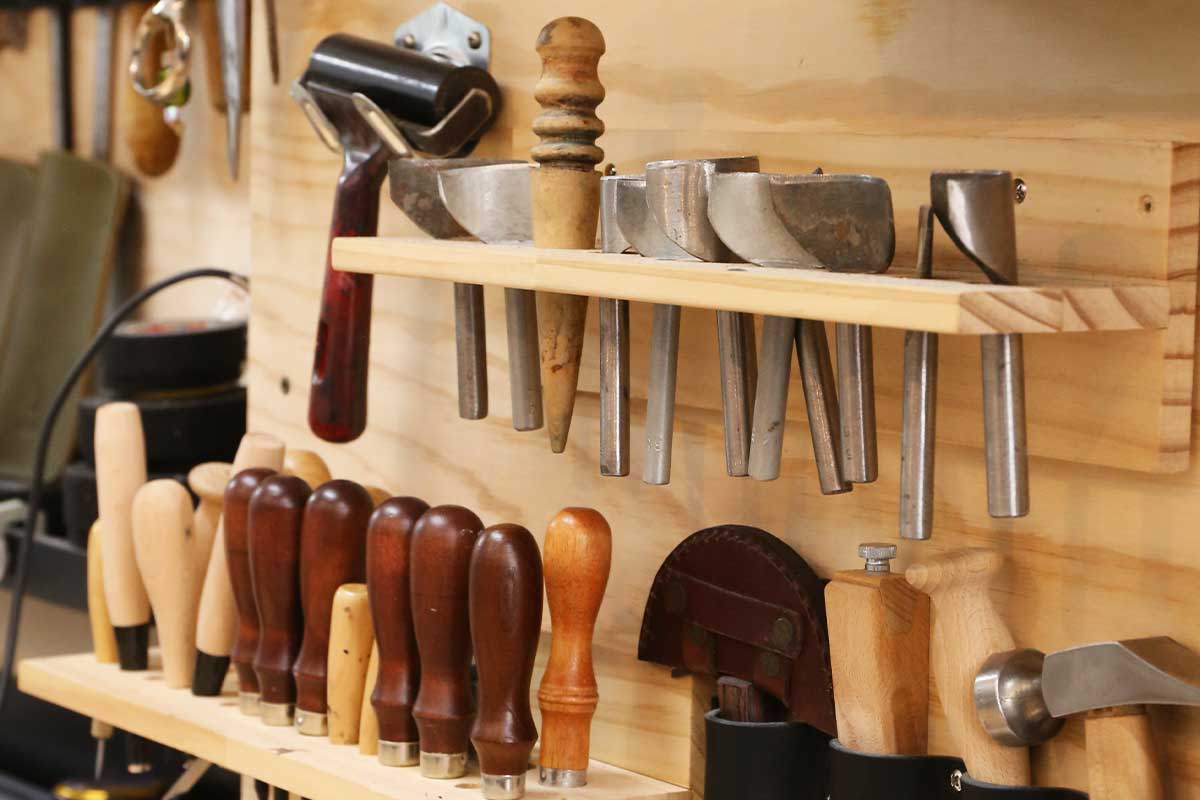 PROFESSIONAL TRAINING: MODULE 1 – LEATHER SKILLS, CRAFTING TECHNIQUES AND HAND WORKING TOOLS