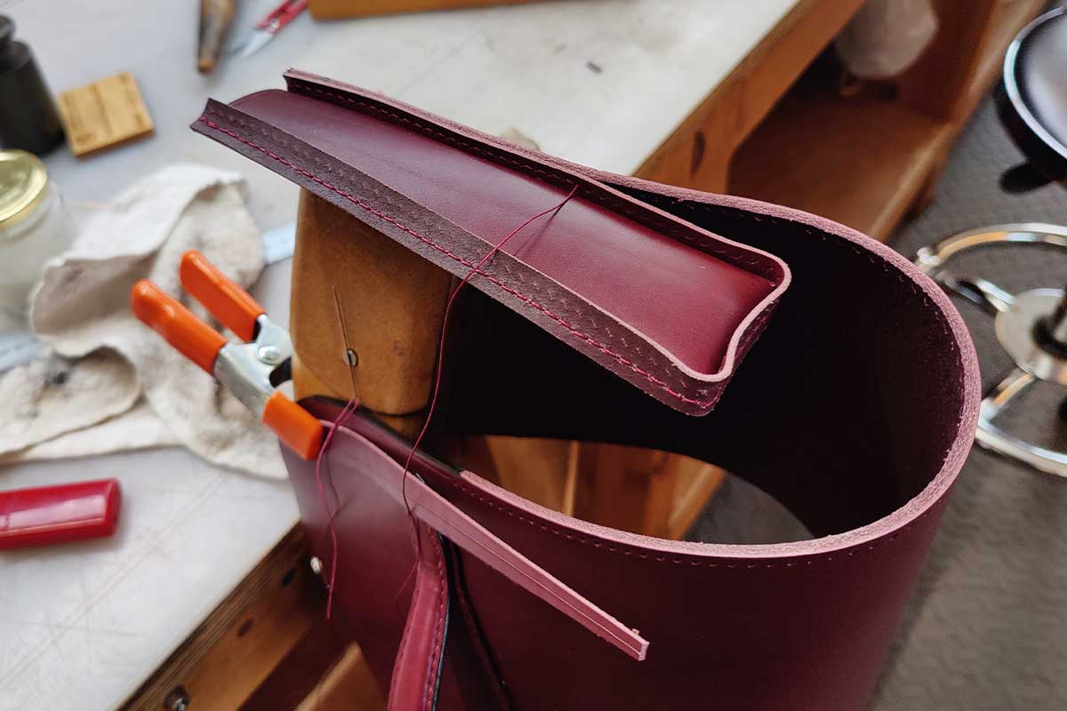 PROFESSIONAL TRAINING: MODULE 10 – HAND SEWING LEATHER GOODS: ADVANCED SEWING TECHNIQUES, COMPONENTS AND GUSSETS – Part 2