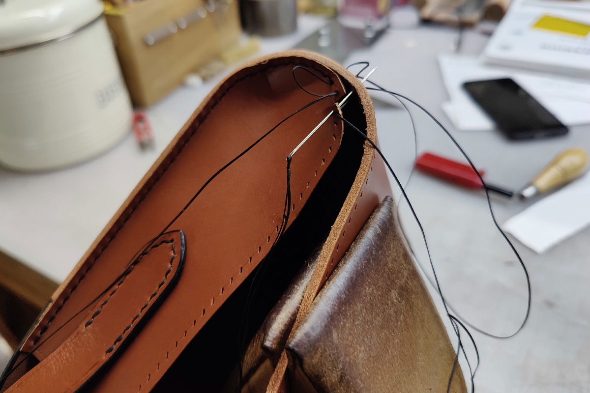 PROFESSIONAL TRAINING: MODULE 10 – HAND SEWING LEATHER GOODS: ADVANCED SEWING TECHNIQUES, COMPONENTS AND GUSSETS – Part 2