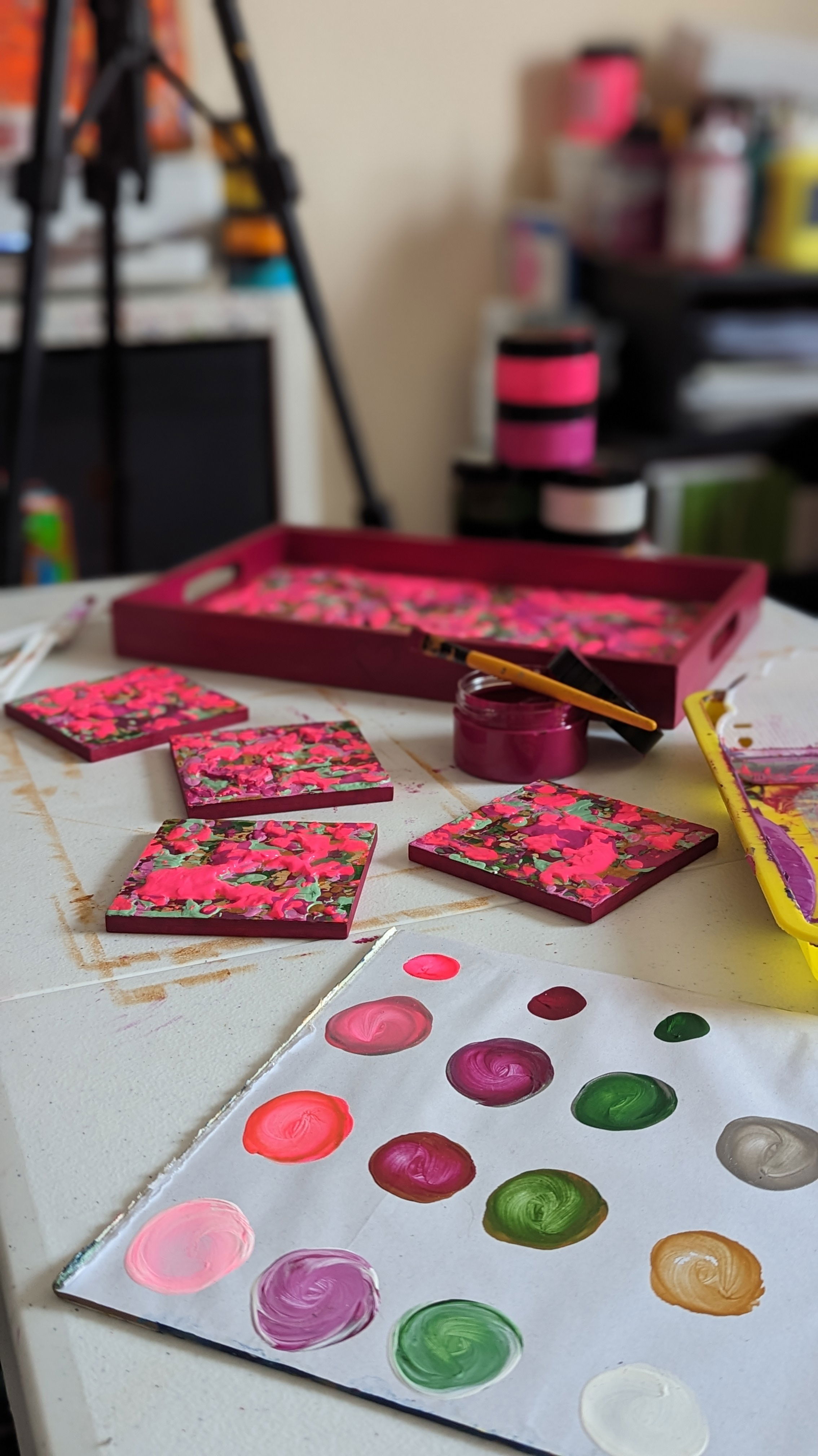 PAINT A SET OF ABSTRACT COASTERS & TRAYS WITH PIZZA & BEER AT THE ITALIAN JOB IN HACKNEY WICK!