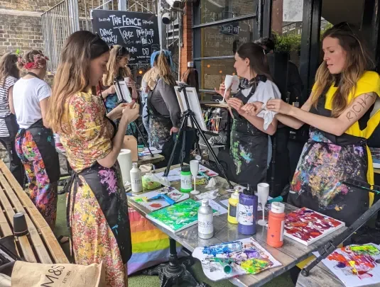 PRIVATE ABSTRACT SIP & PAINT PARTY WITH BOTTOMLESS PROSECCO BRUNCH & DJ AT THE FENCE IN FARRINGDON!