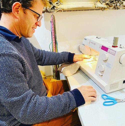 HOW TO USE A SEWING MACHINE