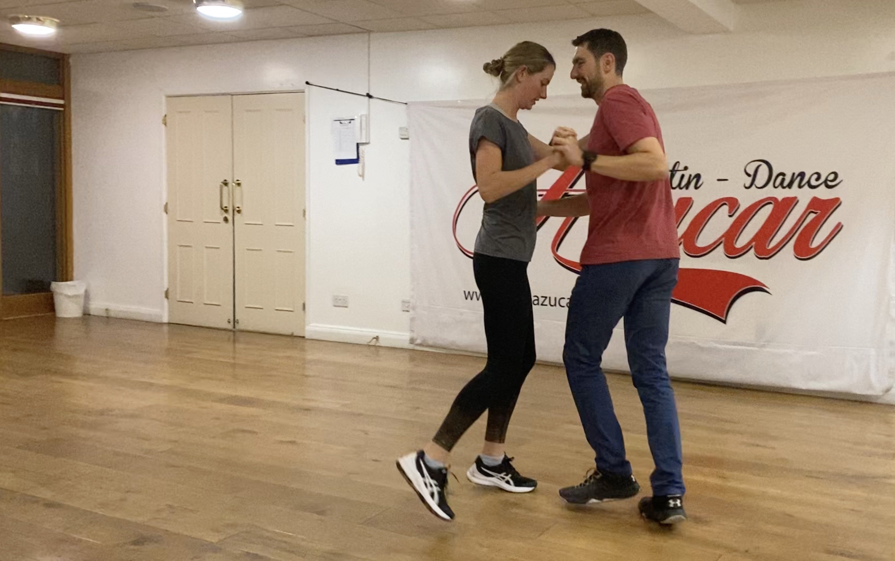SALSA LESSON (BEGINNERS) FOR COUPLES & SINGLES IN HAMMERSMITH - CHISWICK EVERY WEDNESDAY @ 7 PM