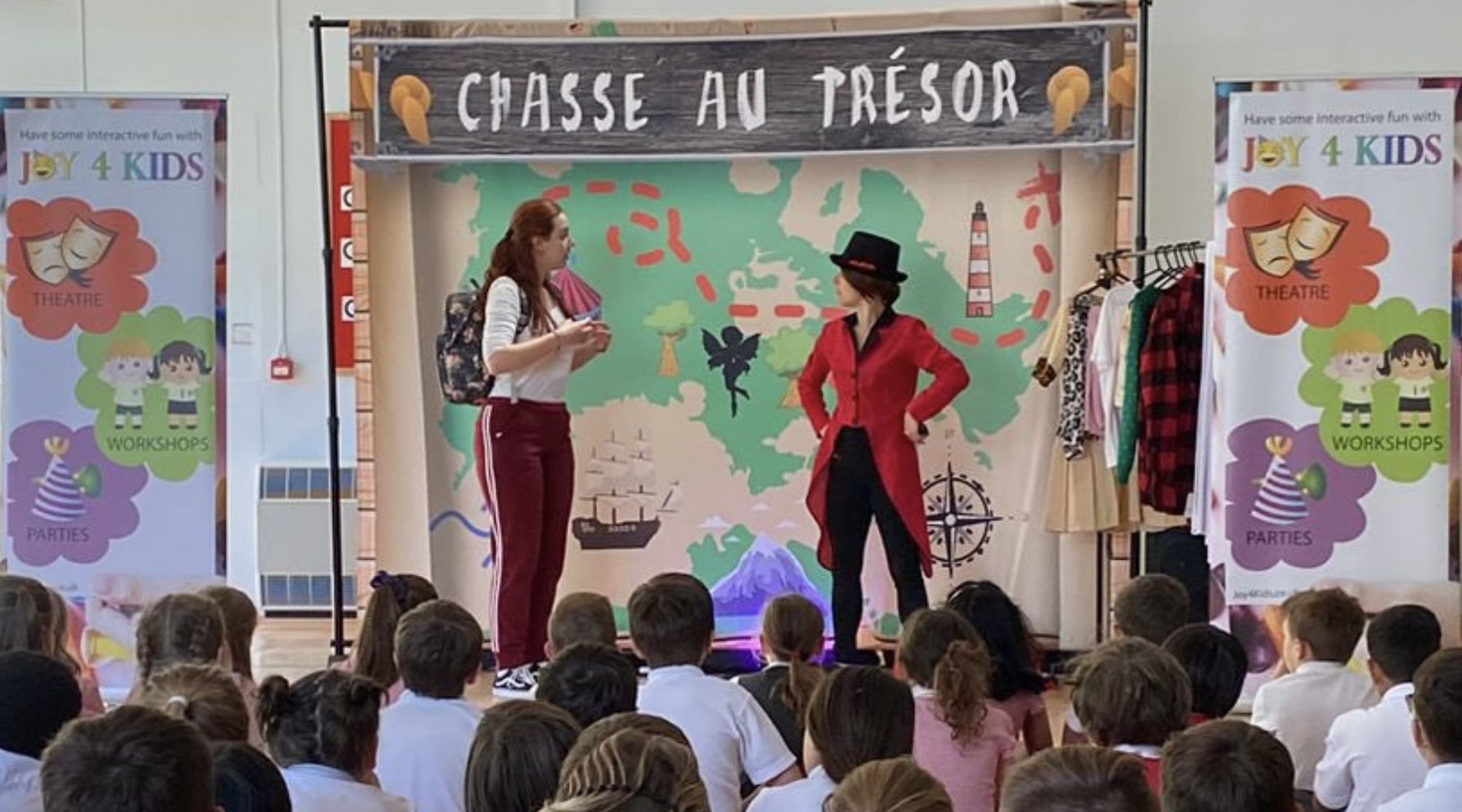 French theatre play touring in primary schools (South East UK)