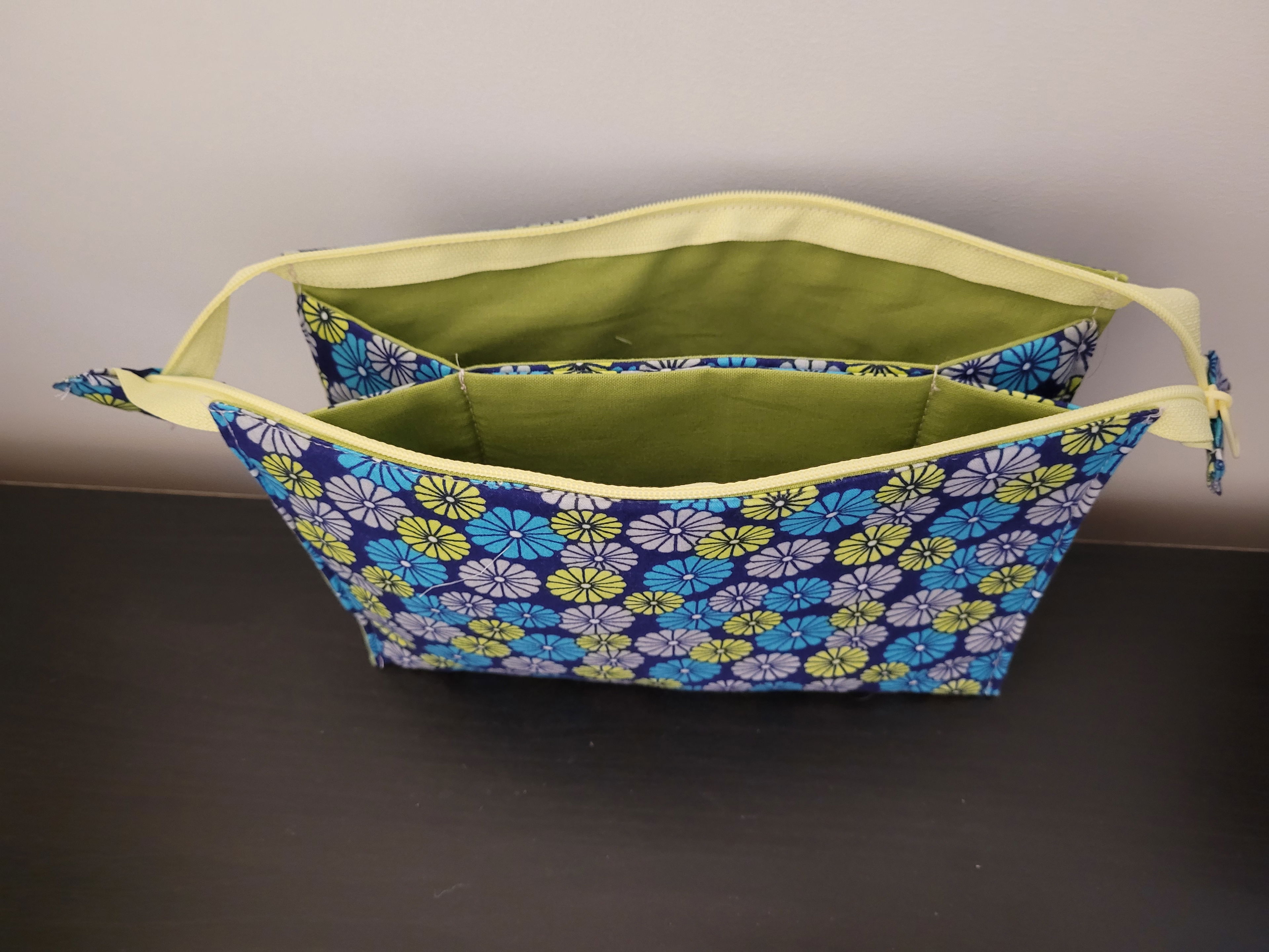 Sew A Zipped Pouch with Centre Pocket