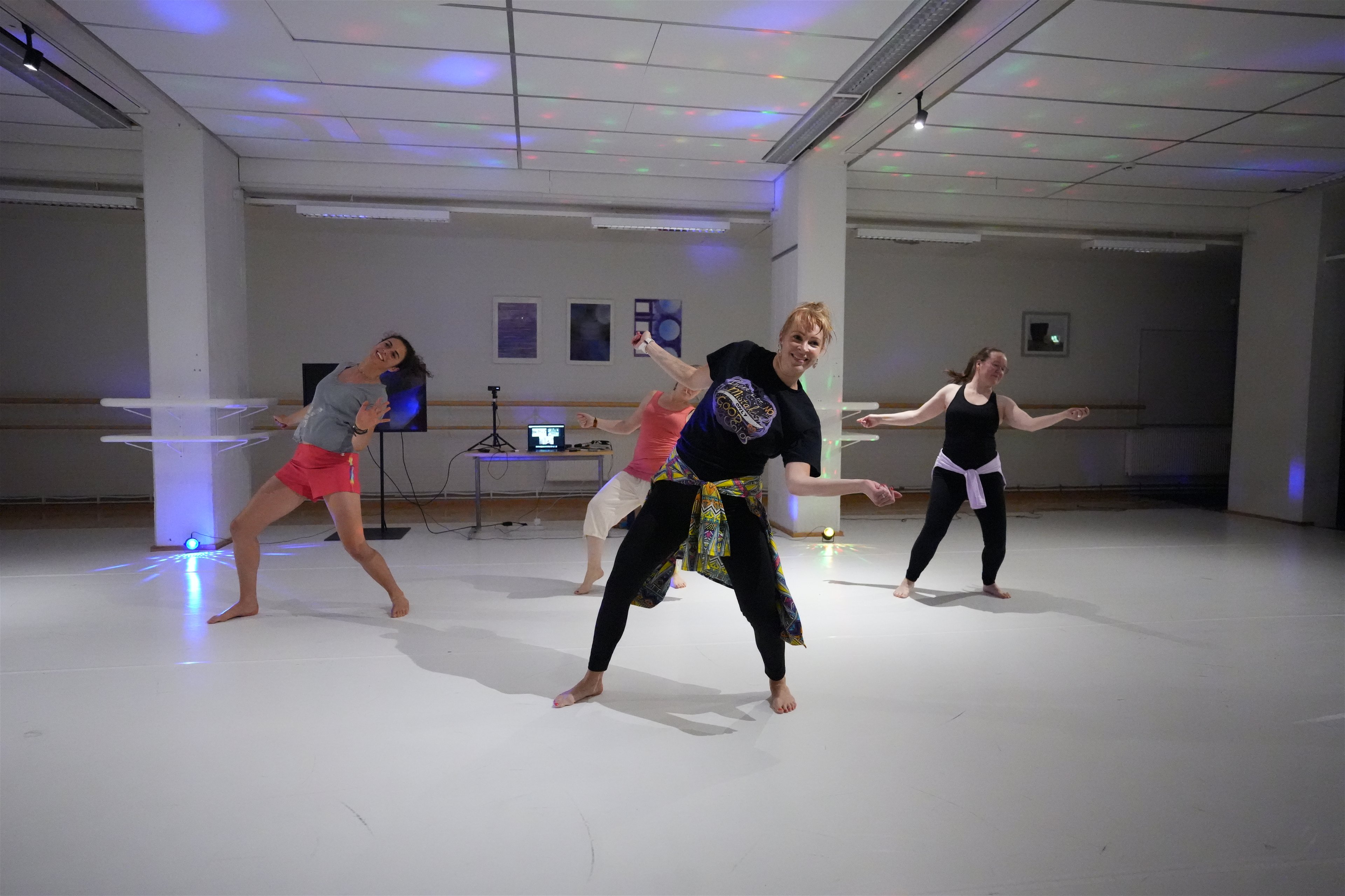 Groove Back Dance class (Adults beginners) online & in-person