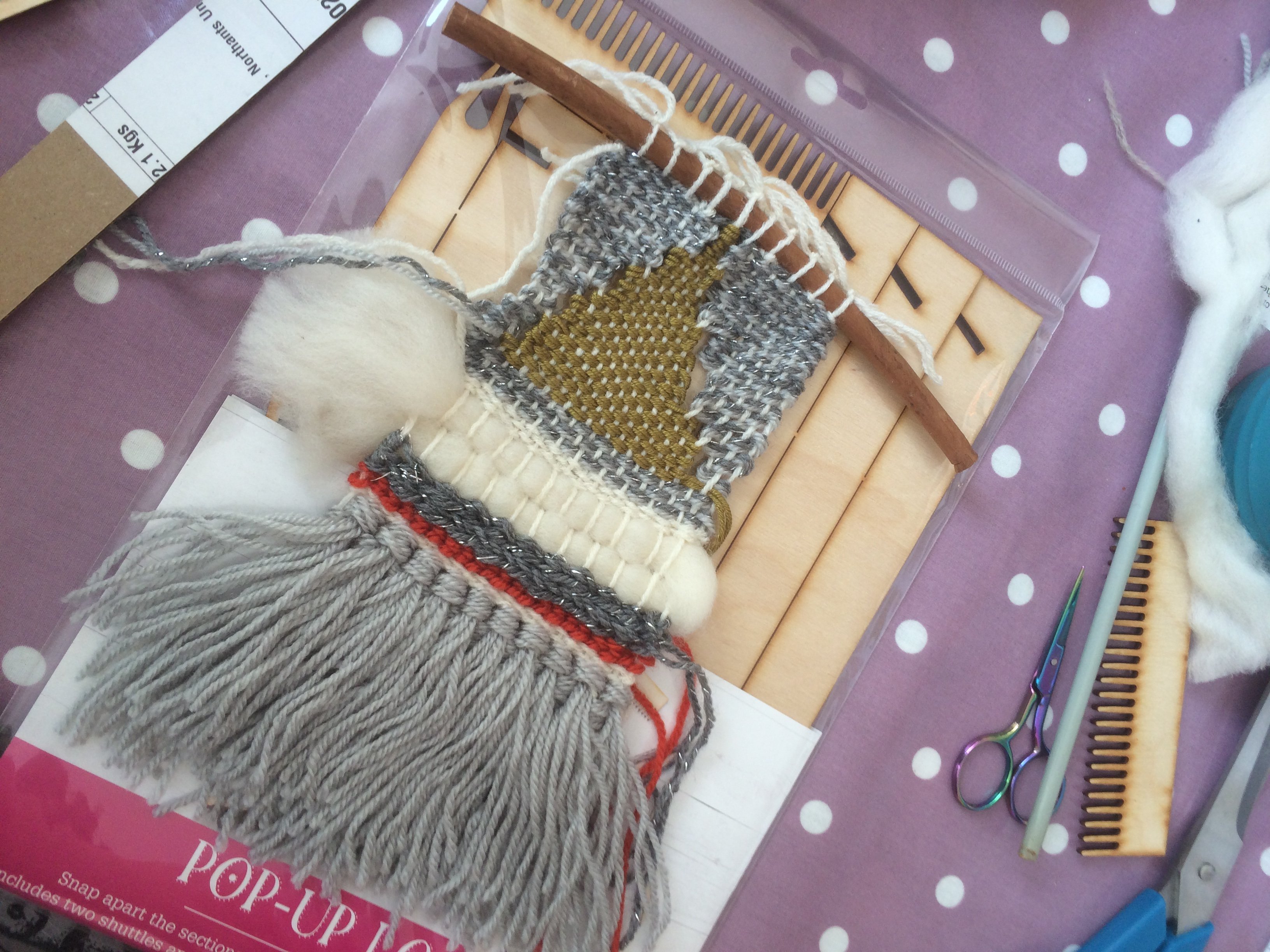 Weaving a Wall Hanging - suitable for beginners 