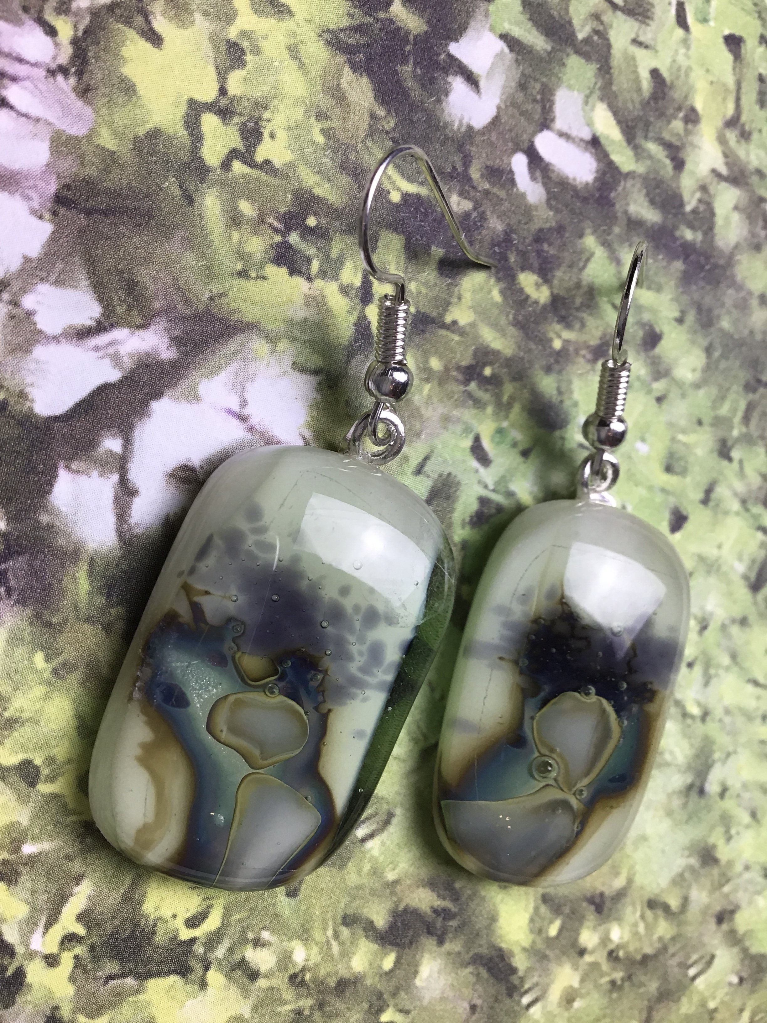 Fused glass jewellery and decorative objects